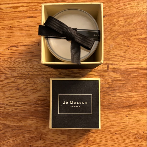 Jo Malone London English Pear & Freesia Scented Candle ~Travel size - Picture 6 of 9